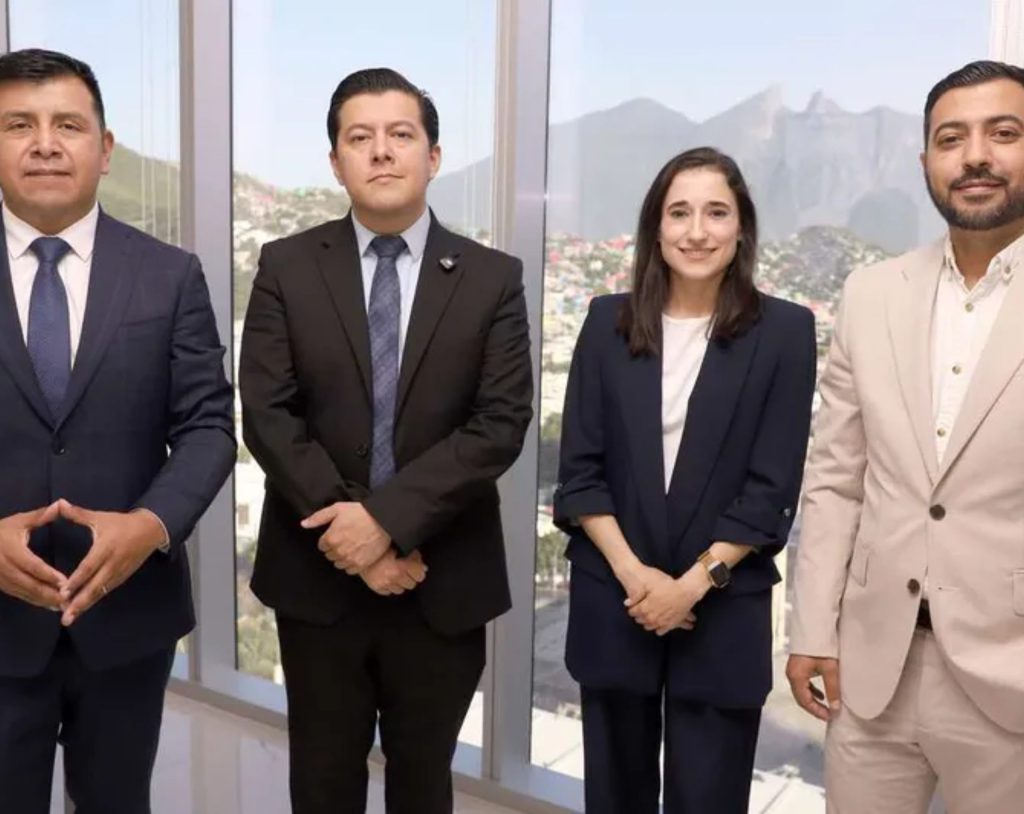 Equipo de directivos en la inauguración del Centro de Neumología y Oncología Torácica.