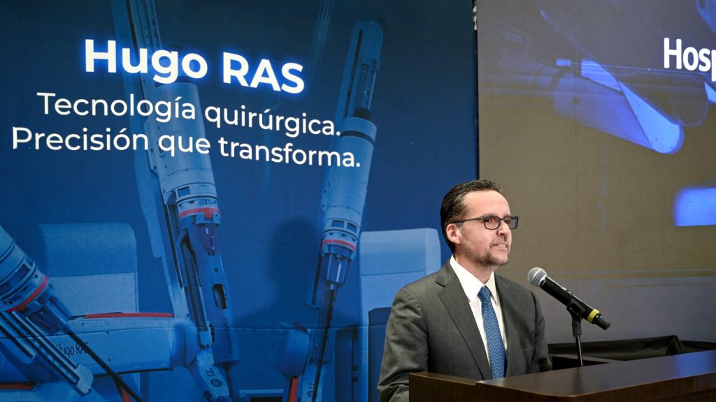El Lic. Jesús Ruiz López, Director General de Hospital Angeles Health System, en la inauguración del robot HUGO RAS en Hospital Angeles Clínica Londres.